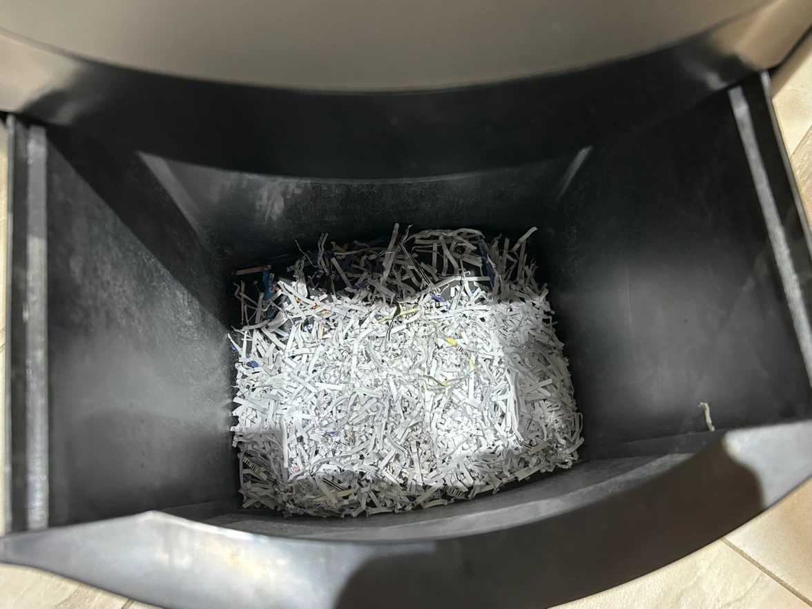 Royal 80x Confetti Cut Paper Shredder - photo 4