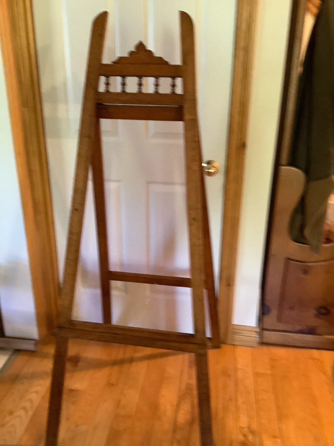 Large Vintage Foldable Oak Easel 🐞