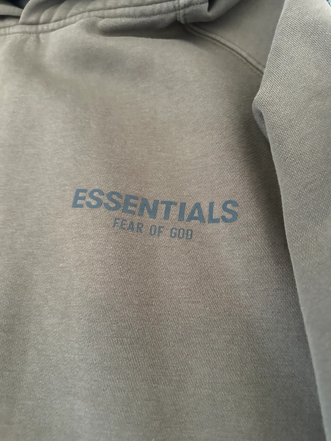 Essentials - photo 2
