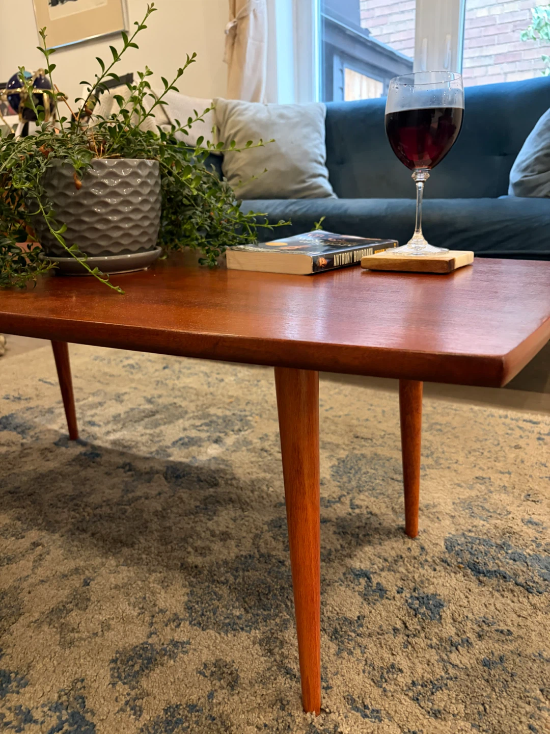 Beautiful Mid Century Modern Surfboard style Coffee Table - photo 4
