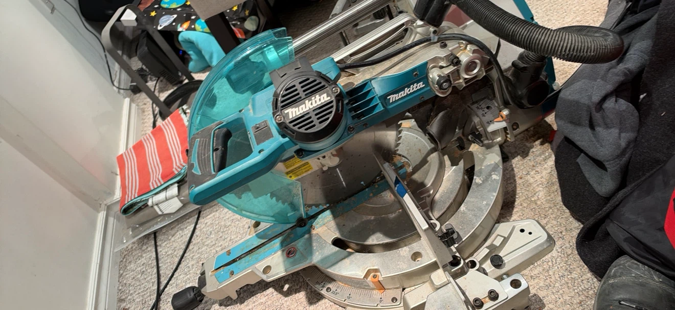 Makita Compound Miter Saw 12 inch blade