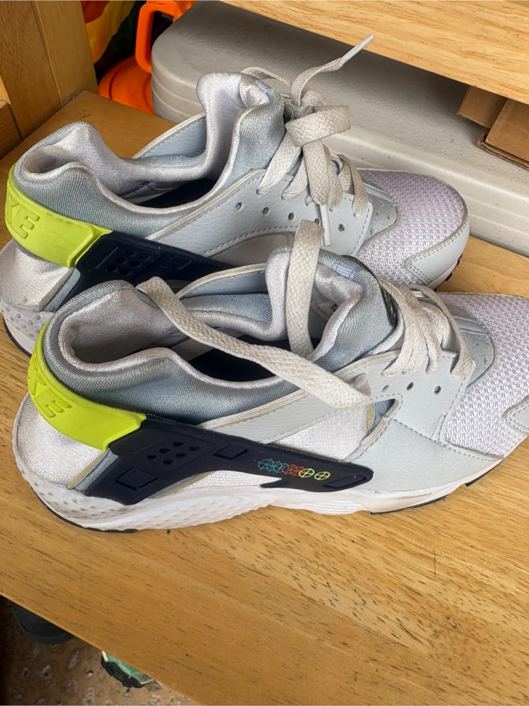 Nike Huarache Sneakers Youth Size 5Y - photo 2