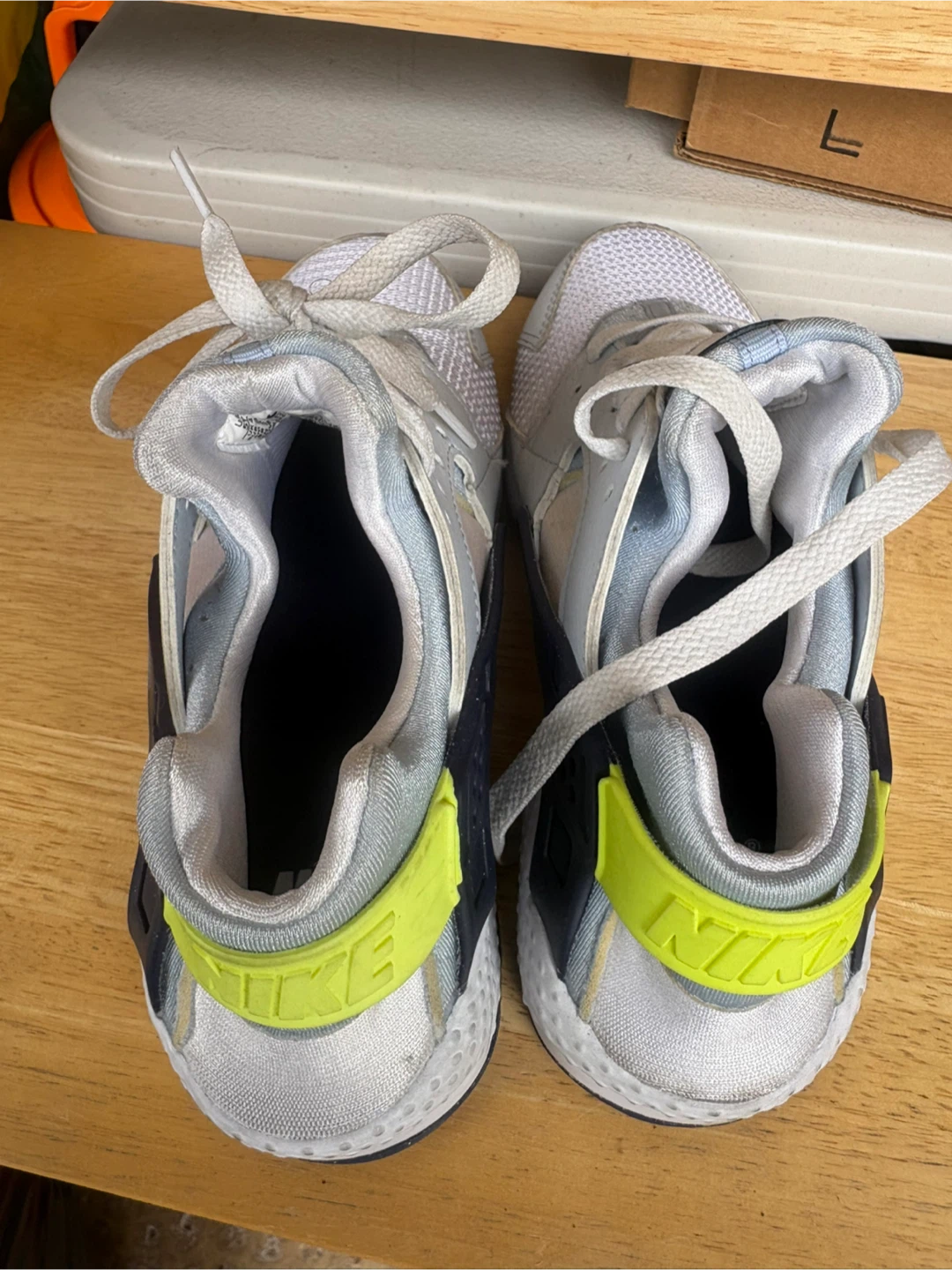Nike Huarache Sneakers Youth Size 5Y - photo 3