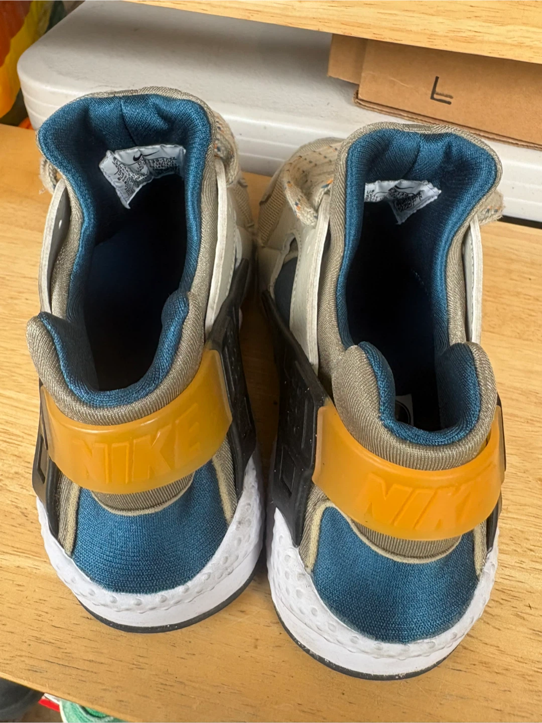 Nike Air Huarache Sneakers Size 5Y - photo 2