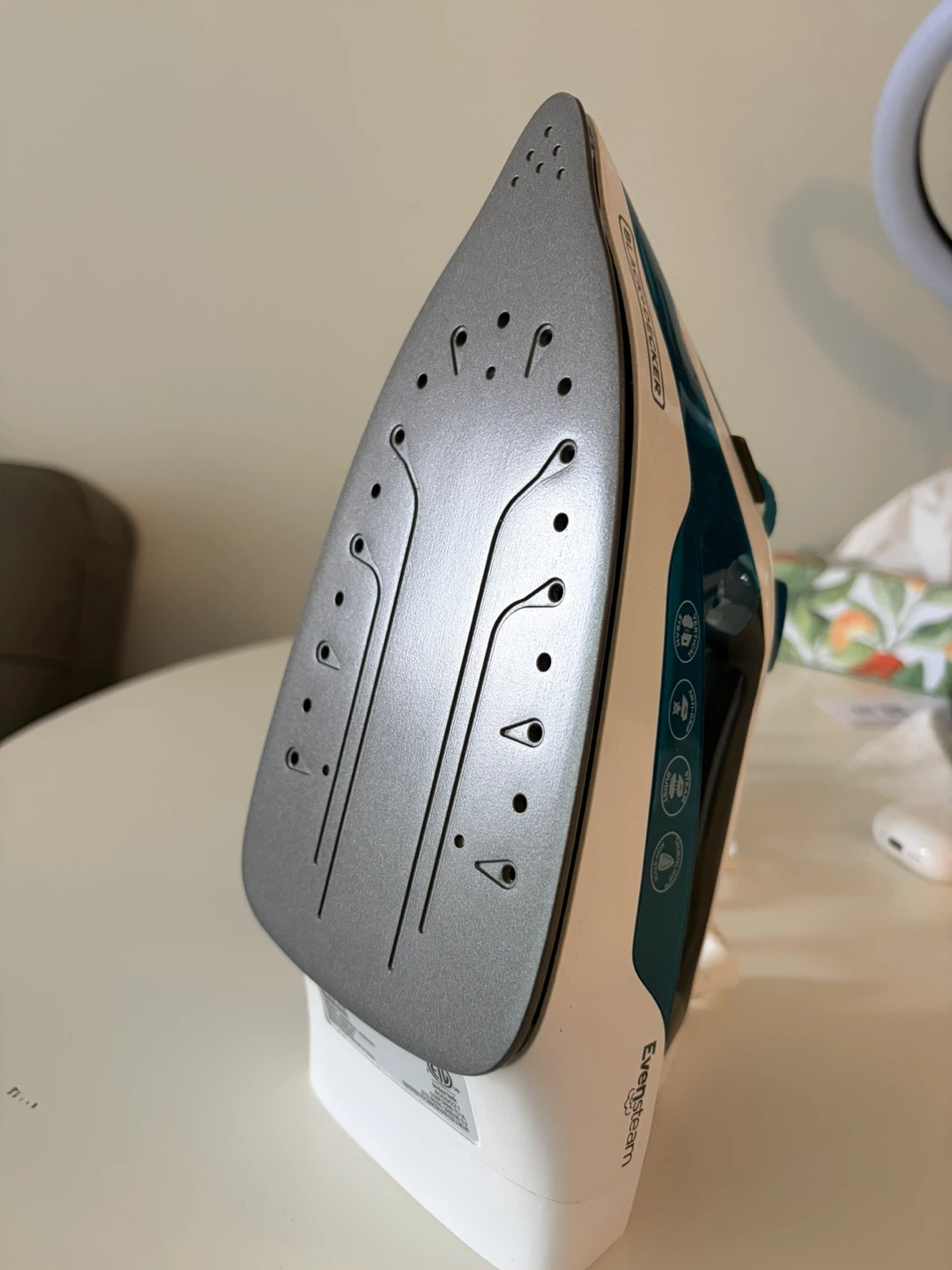 Black+Decker Easy Steam Compact Iron - photo 3