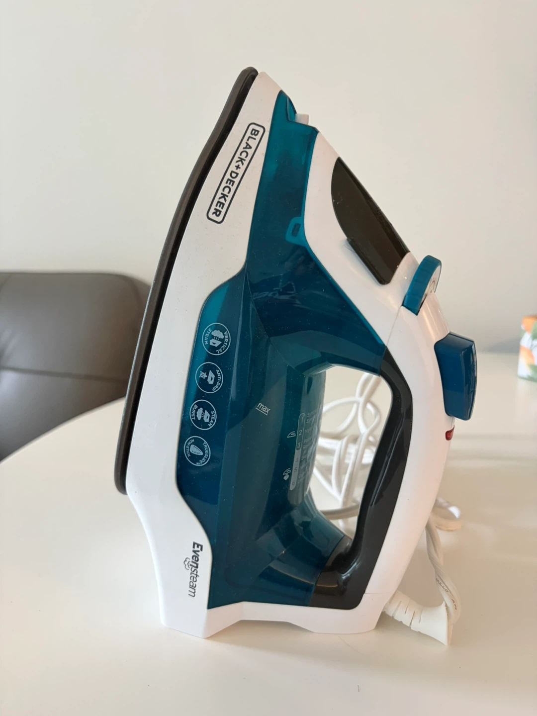 Black+Decker Easy Steam Compact Iron - photo 4