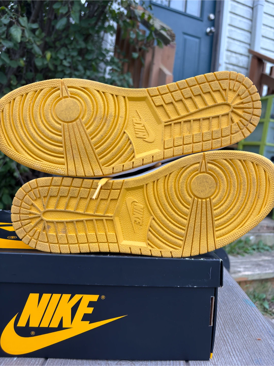 Nike Air Jordan 1  High Pollen - photo 3