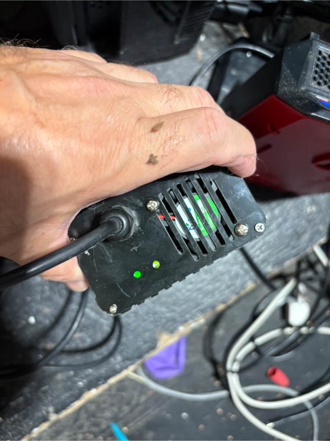 YZPOWER-450 Power Charger 54.6V 5A - photo 4
