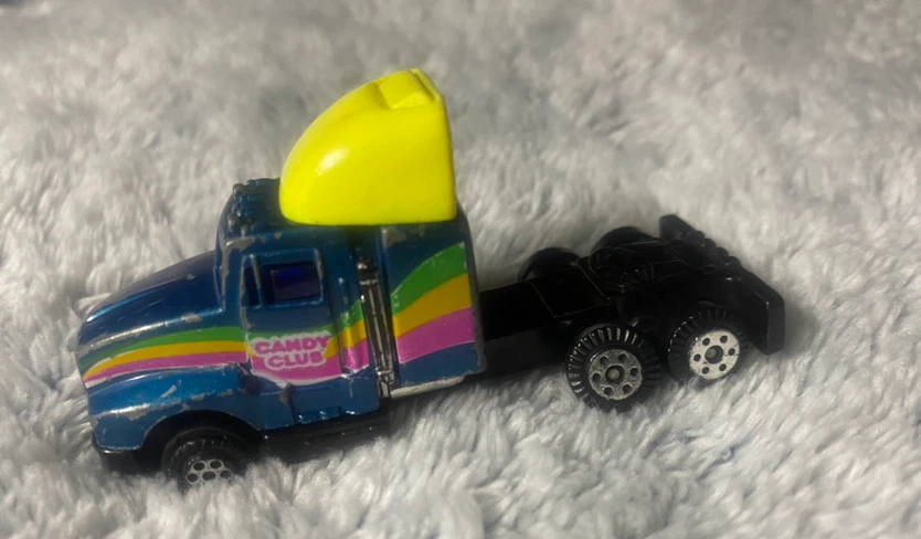 Vintage 1980s High Speed Kenworth T600A Semi Truck Cab (No. W88)