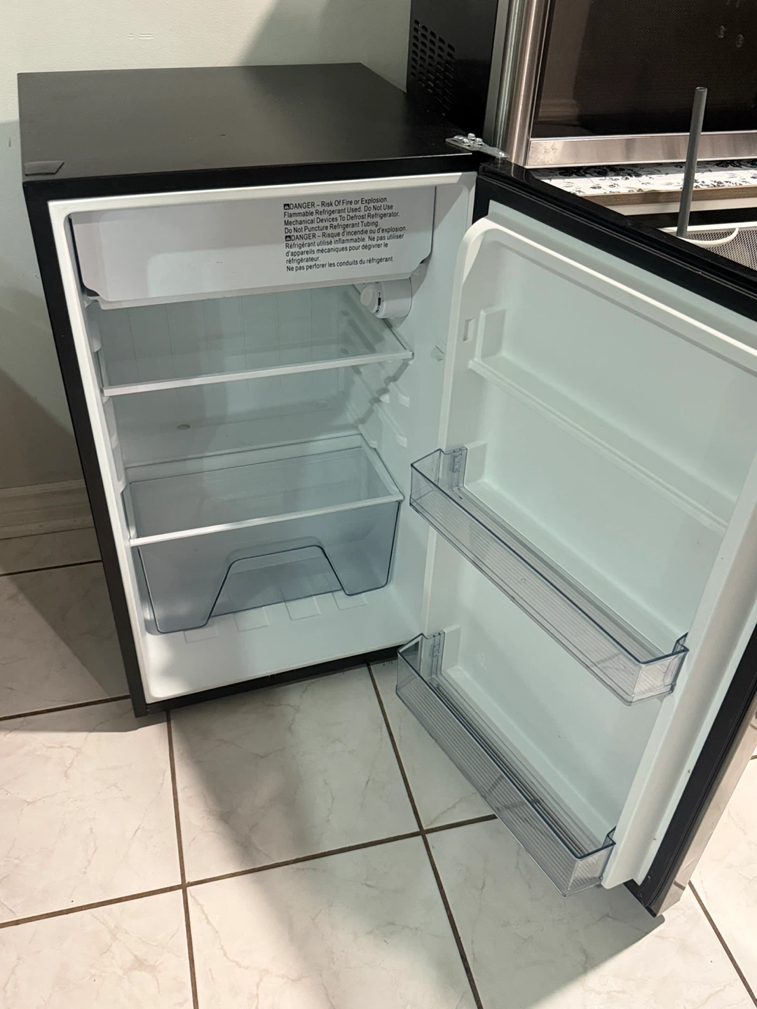 Vassani Compact Mini Fridge - photo 2