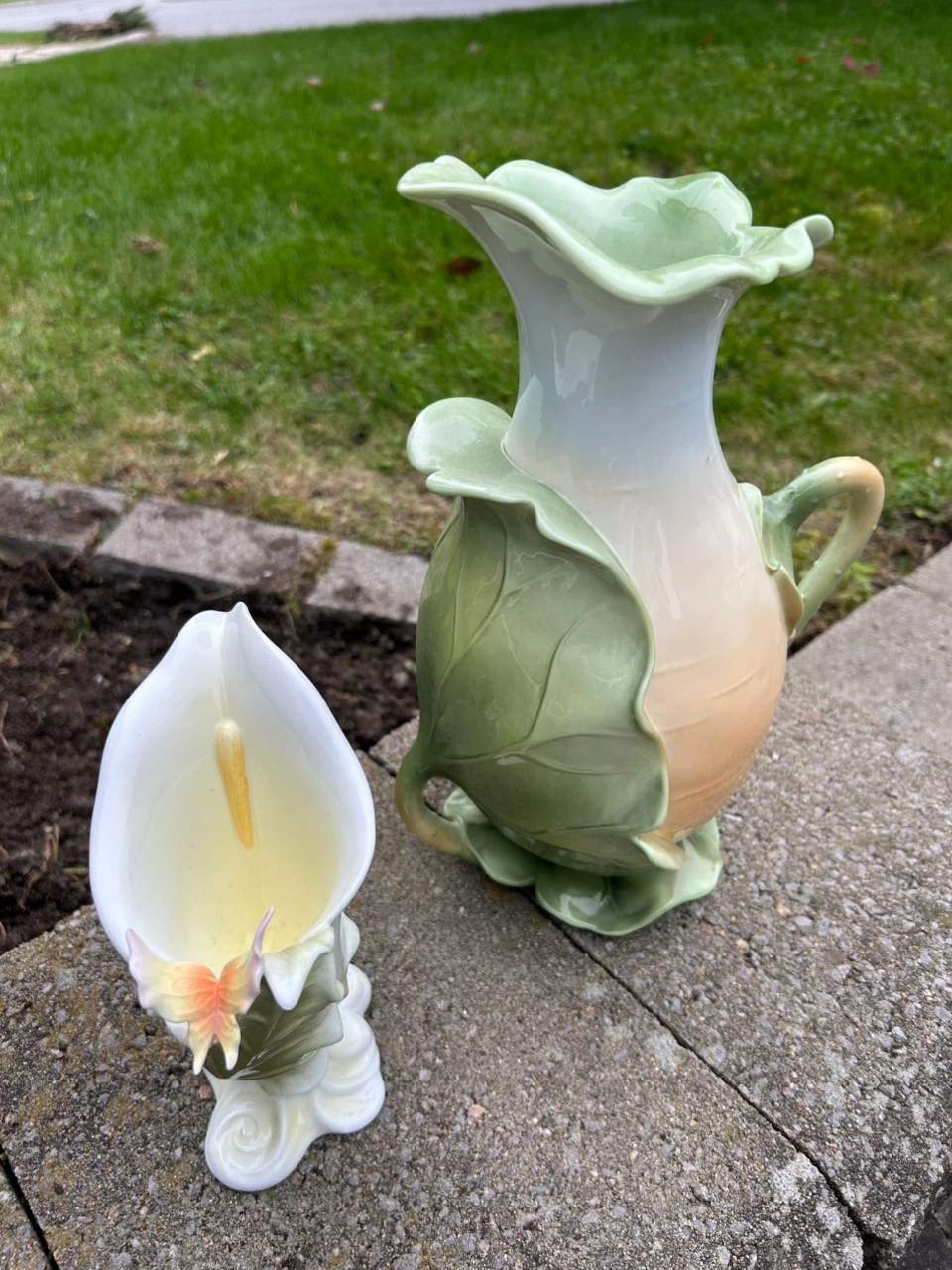 Two Decorative Porcelain Vases - photo 2