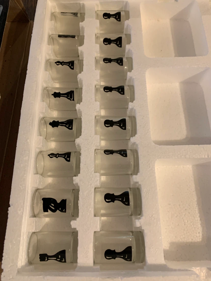 Elegant Drinking Glass Chess Set - photo 3