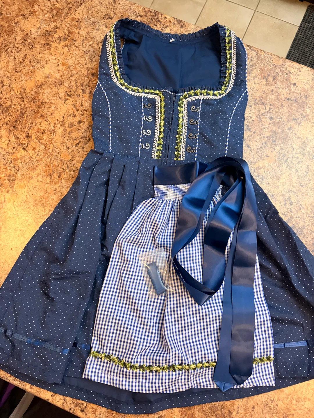 Pick up: Never worn M sized Dirndl