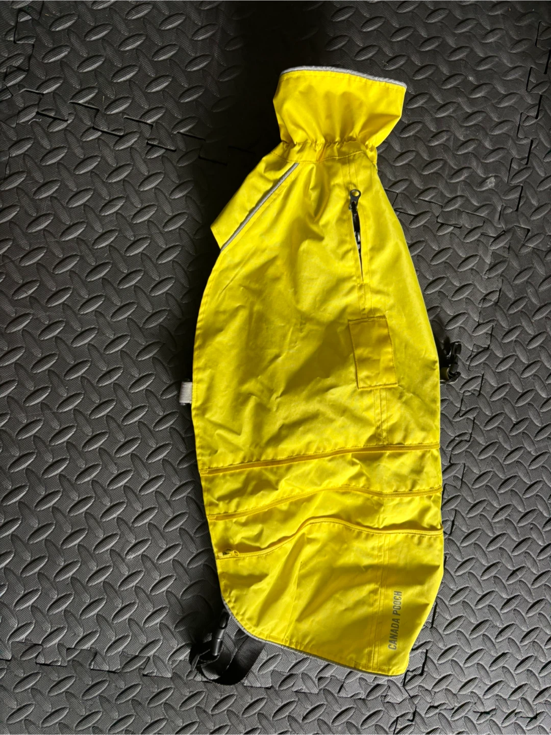 Canada Pooch Grow-With-Me Raincoat size M - photo 3