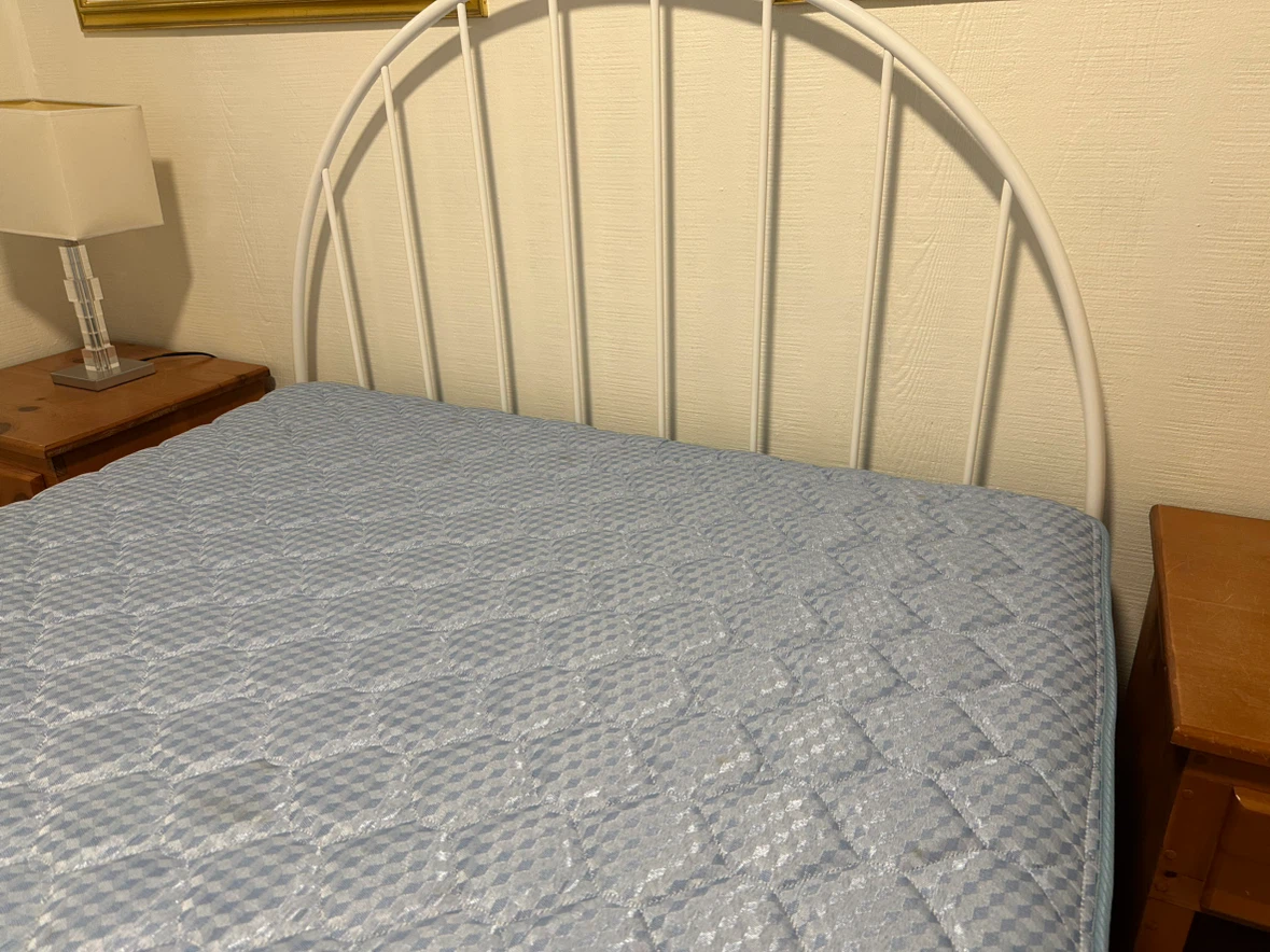 Double bed frame, mattress and box spring. - photo 2
