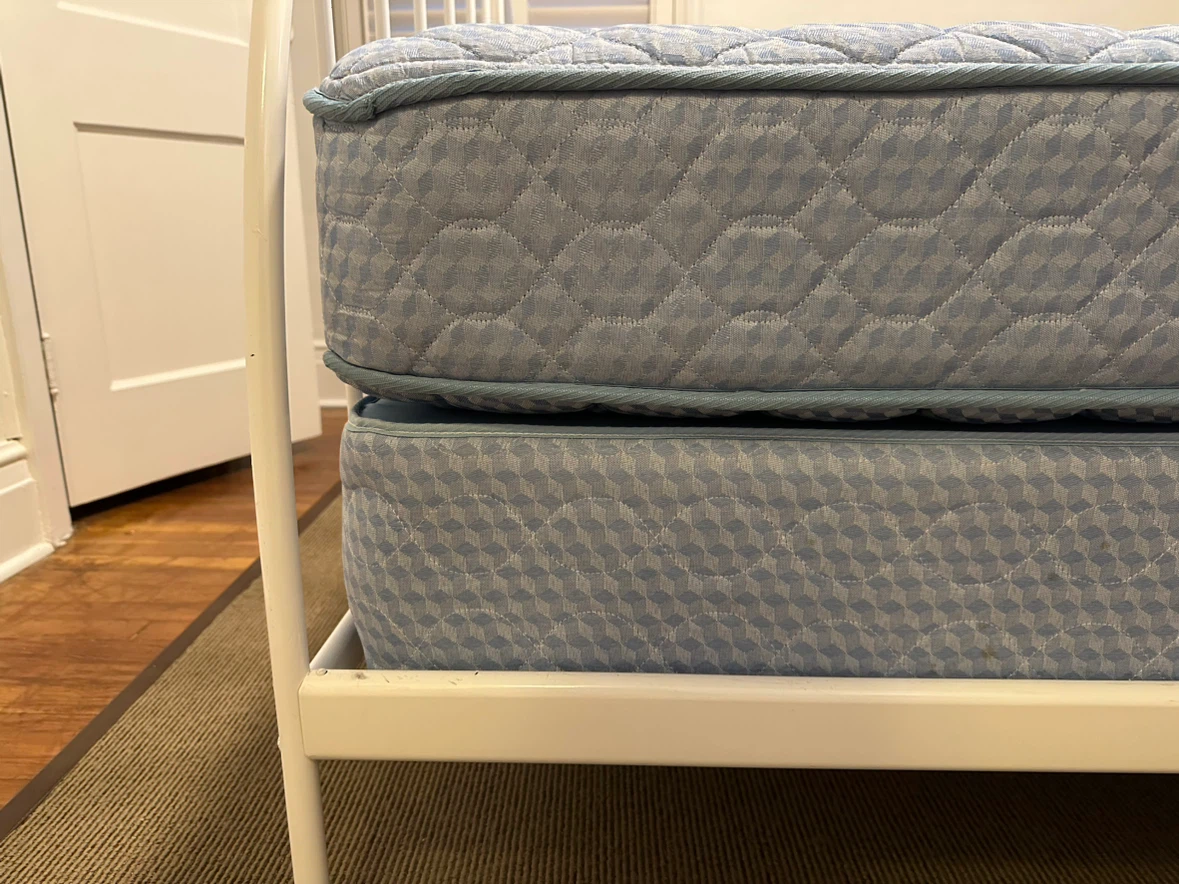 Double bed frame, mattress and box spring. - photo 3