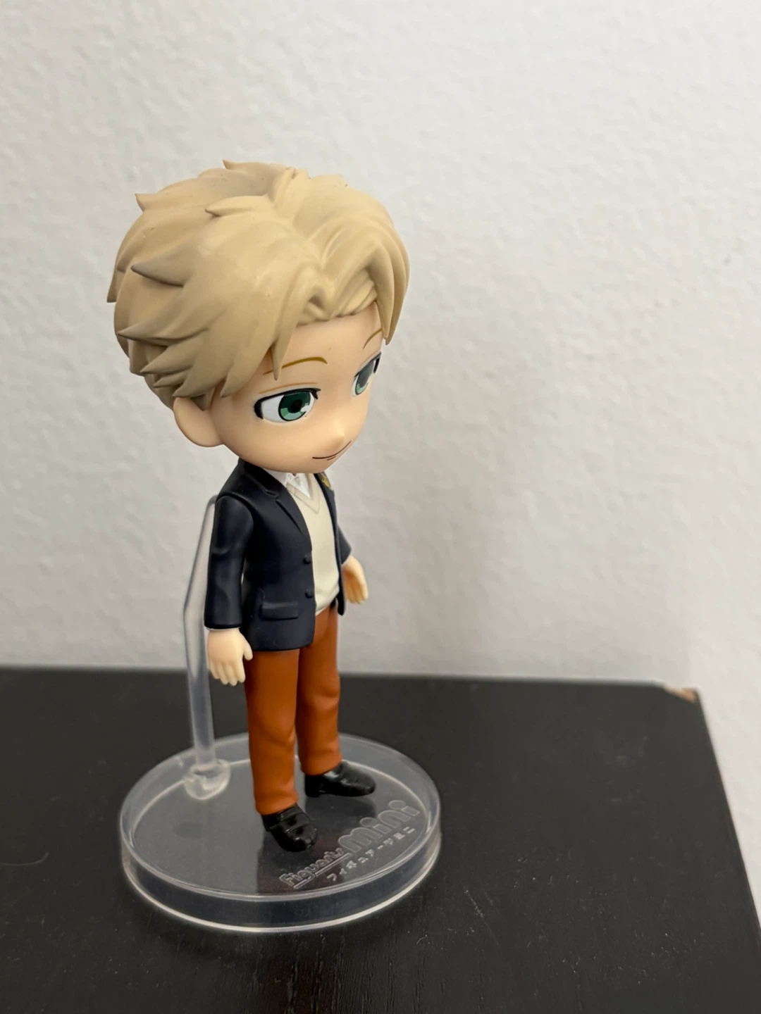 Figuarts Mini Loid Forger Figure - photo 4