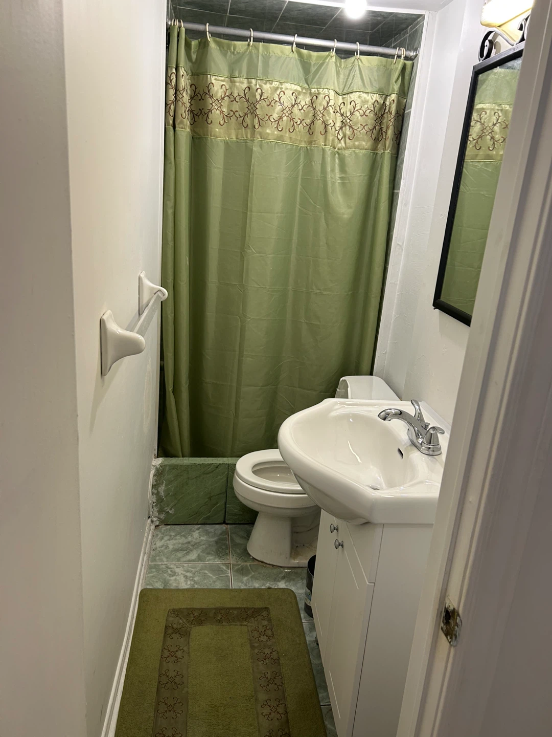 One bedroom basement for rent - photo 2