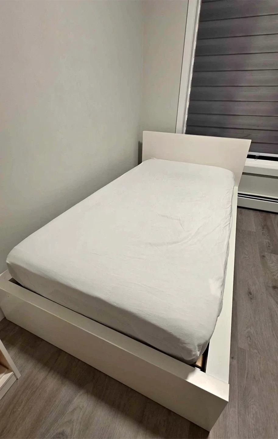 IKEA MALM Twin Bed Frame - White - photo 4