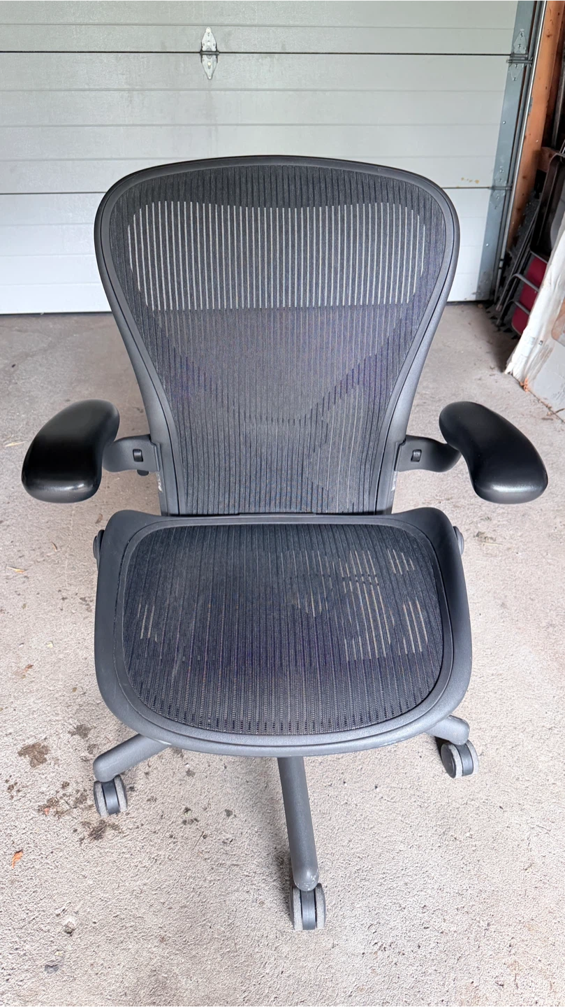Herman Miller Aeron Office Chair size C lift does not work