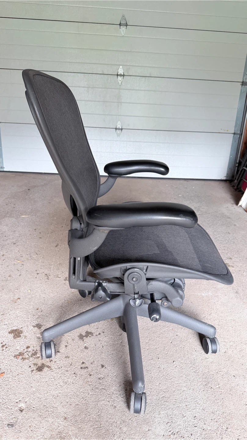 Herman Miller Aeron Office Chair size C lift does not work - photo 4