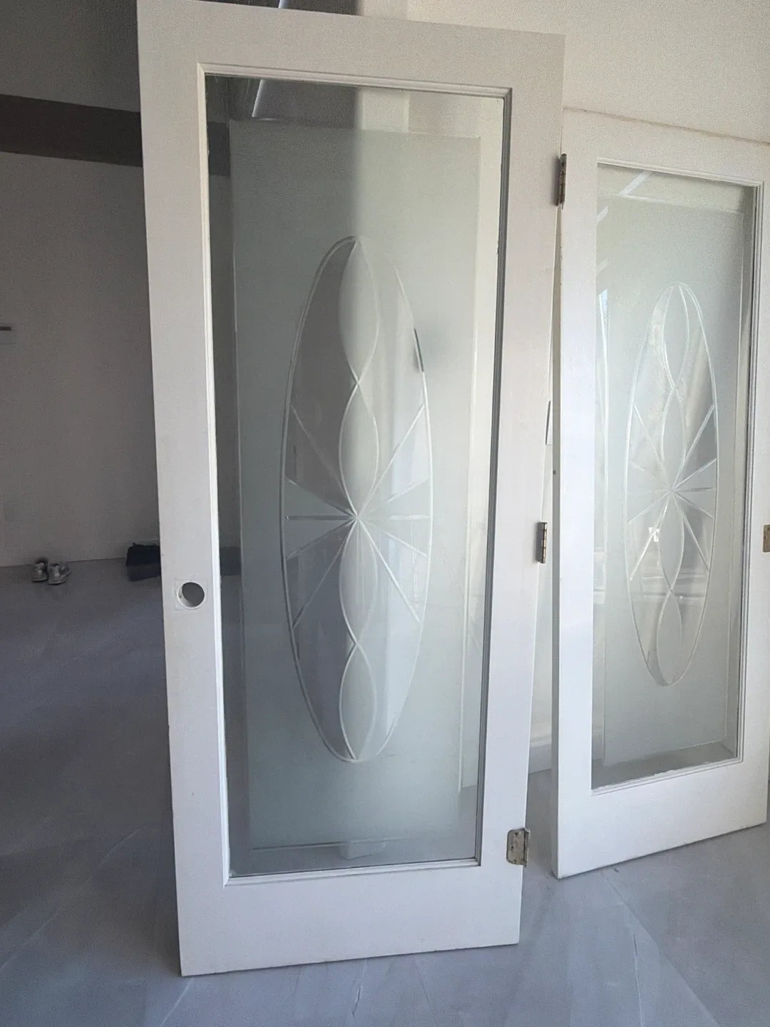 White interior doors with frosted glass inserts - photo 2