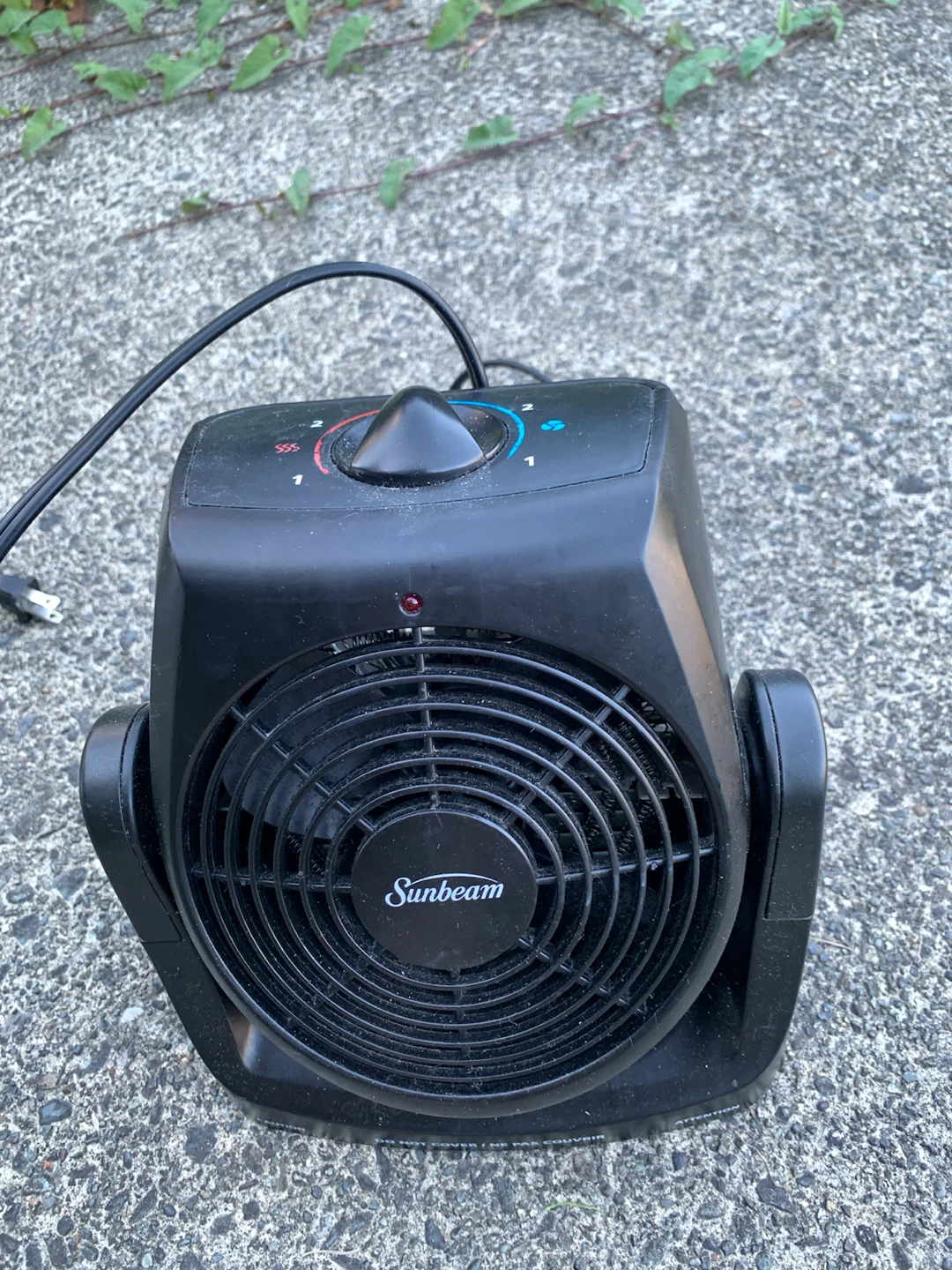 Sunbeam Compact Electric Heater - photo 2