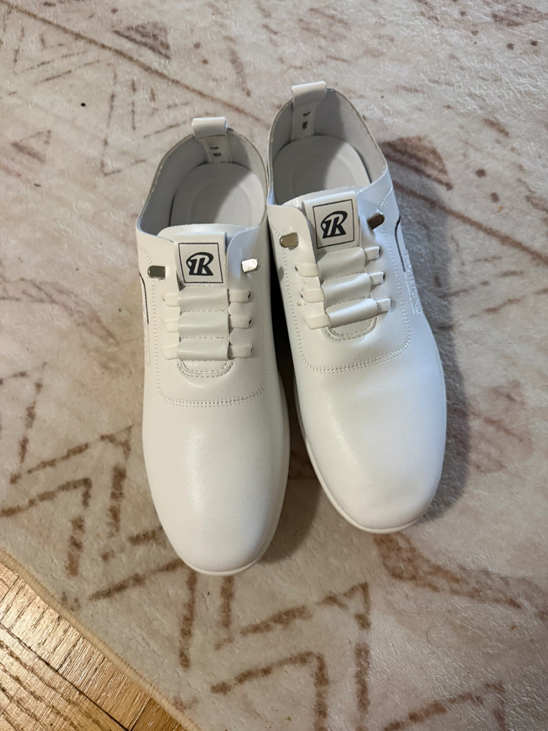 White sneakers size 43