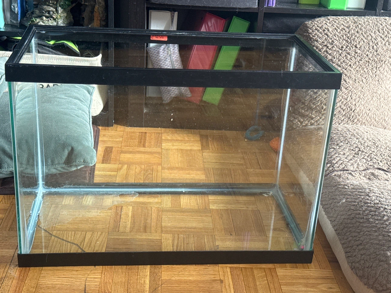 Glass aquarium tank
