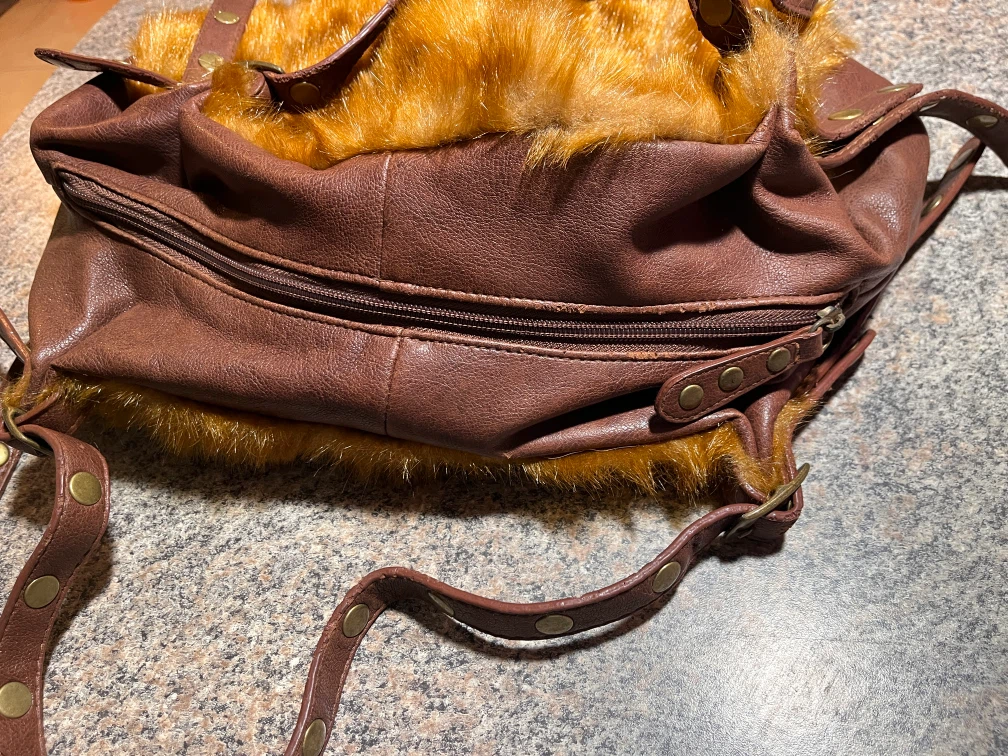 Y2K-Metro Faux Fur Handbag - photo 5