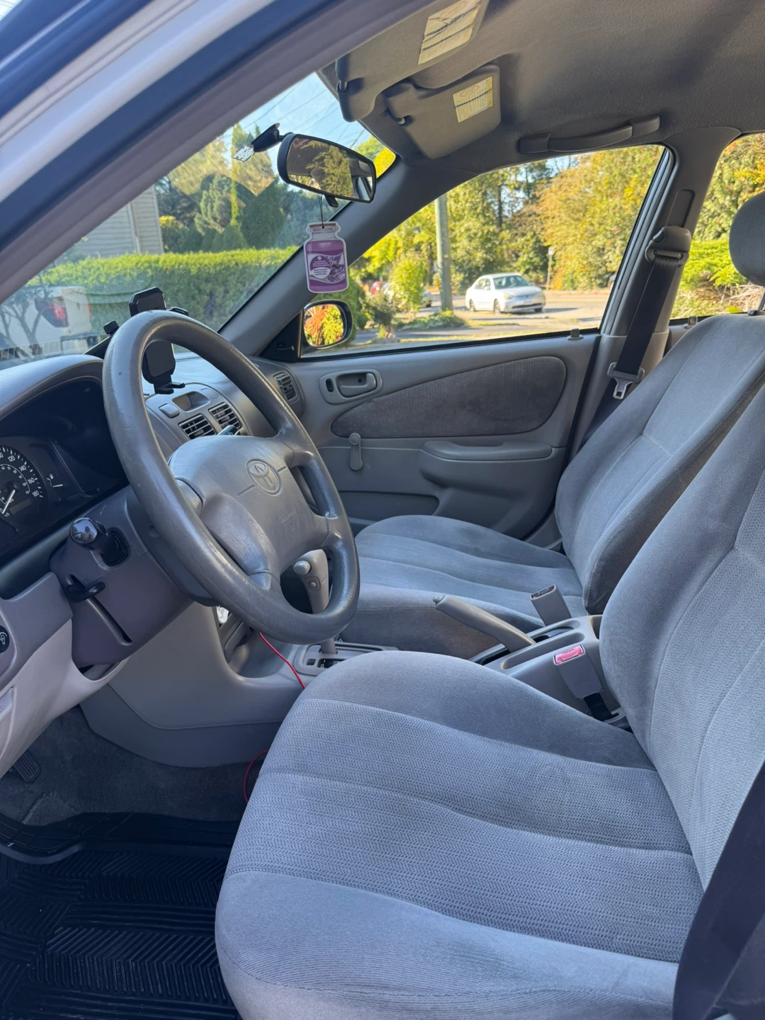 White Toyota Corolla Sedan - photo 2