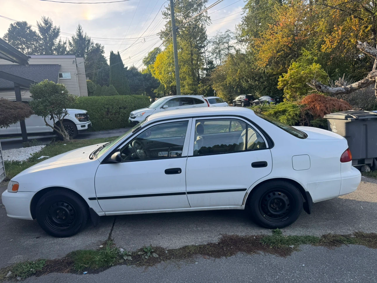White Toyota Corolla Sedan - photo 4