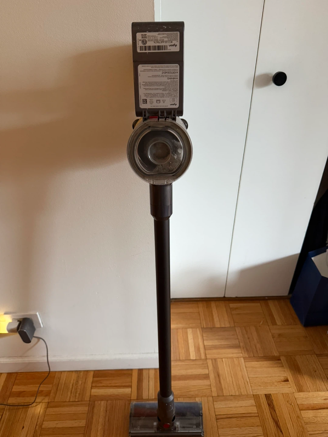 Dyson V8 Absolute Cordless Vacuum - photo 3