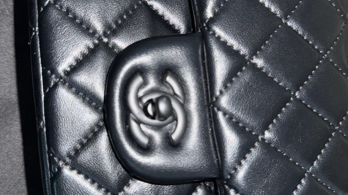 CHANEL CLASSIC BAG - photo 3