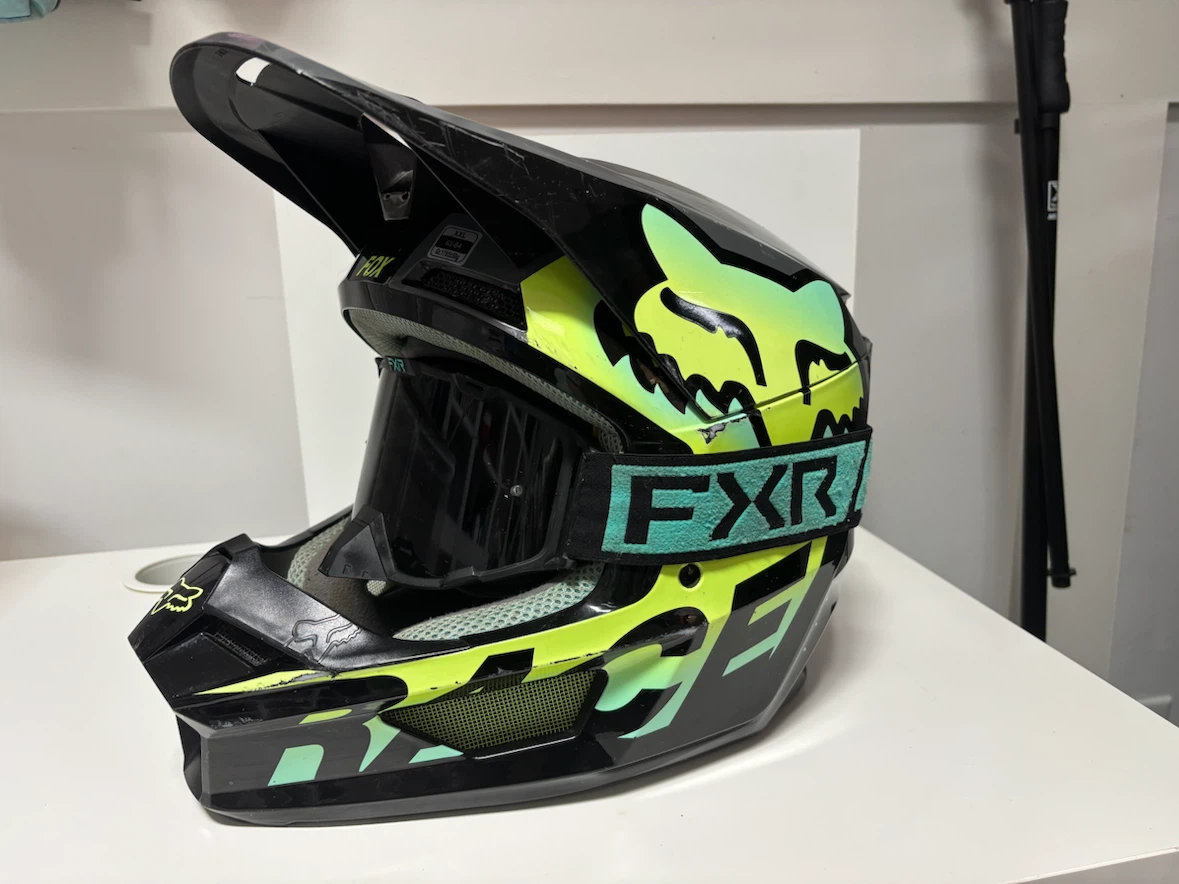 Fox Racing Helmet with FXR Goggles - photo 3
