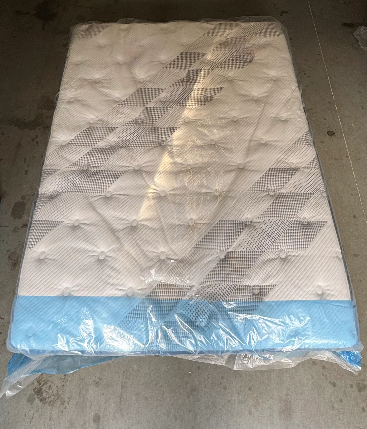Queen size mattress (discount sale) - photo 2