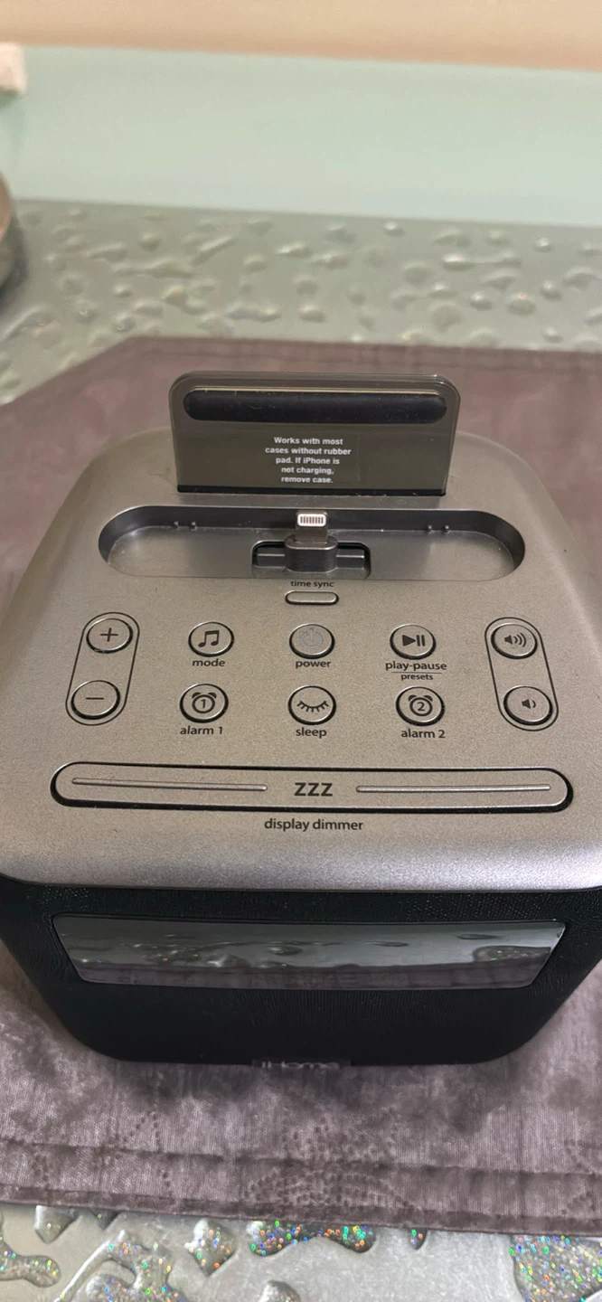 iHome Alarm Clock Radio with iPhone Docking Station - photo 2