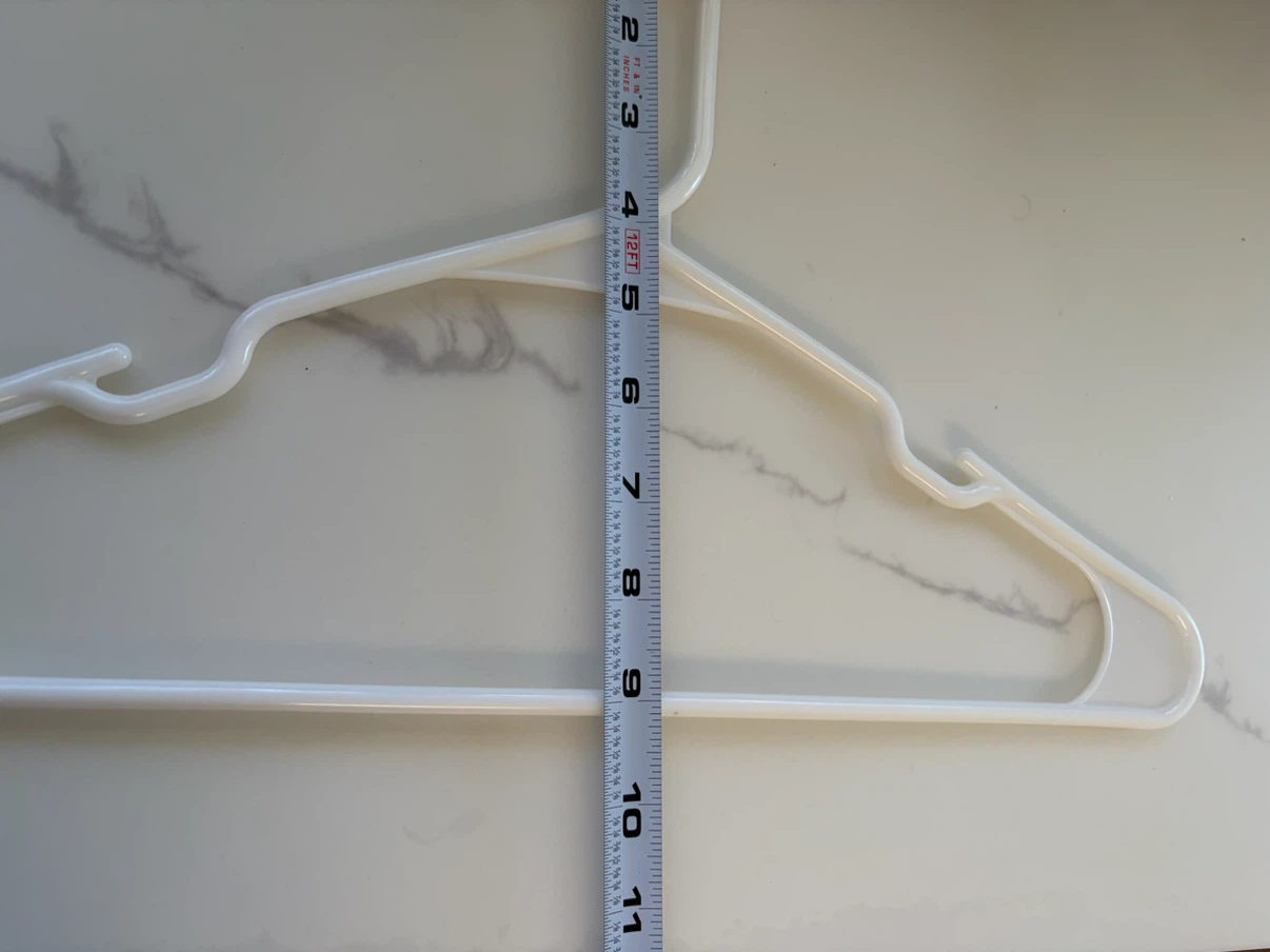 White plastic hangers 50ct - photo 4