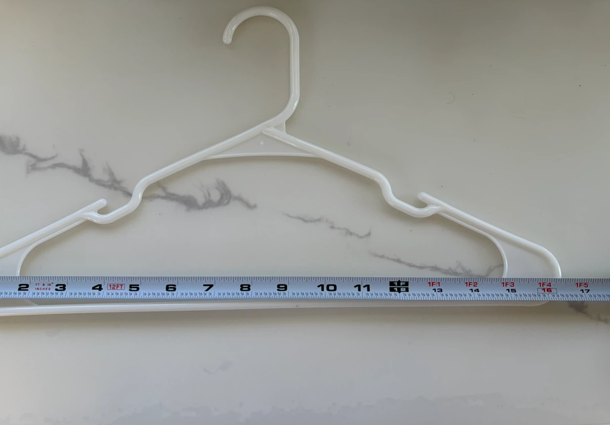 White plastic hangers 50ct - photo 5