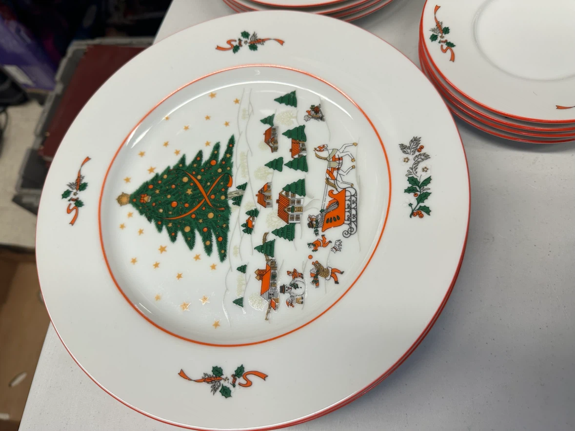 Christmas Village Plates - photo 2