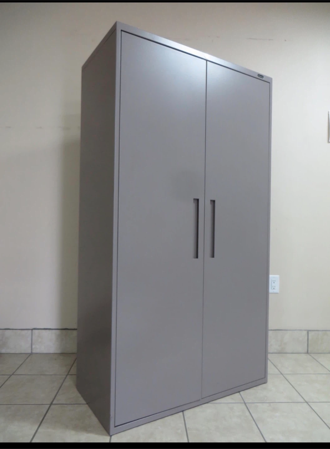 Metal Storage Cabinet, Lock and Key