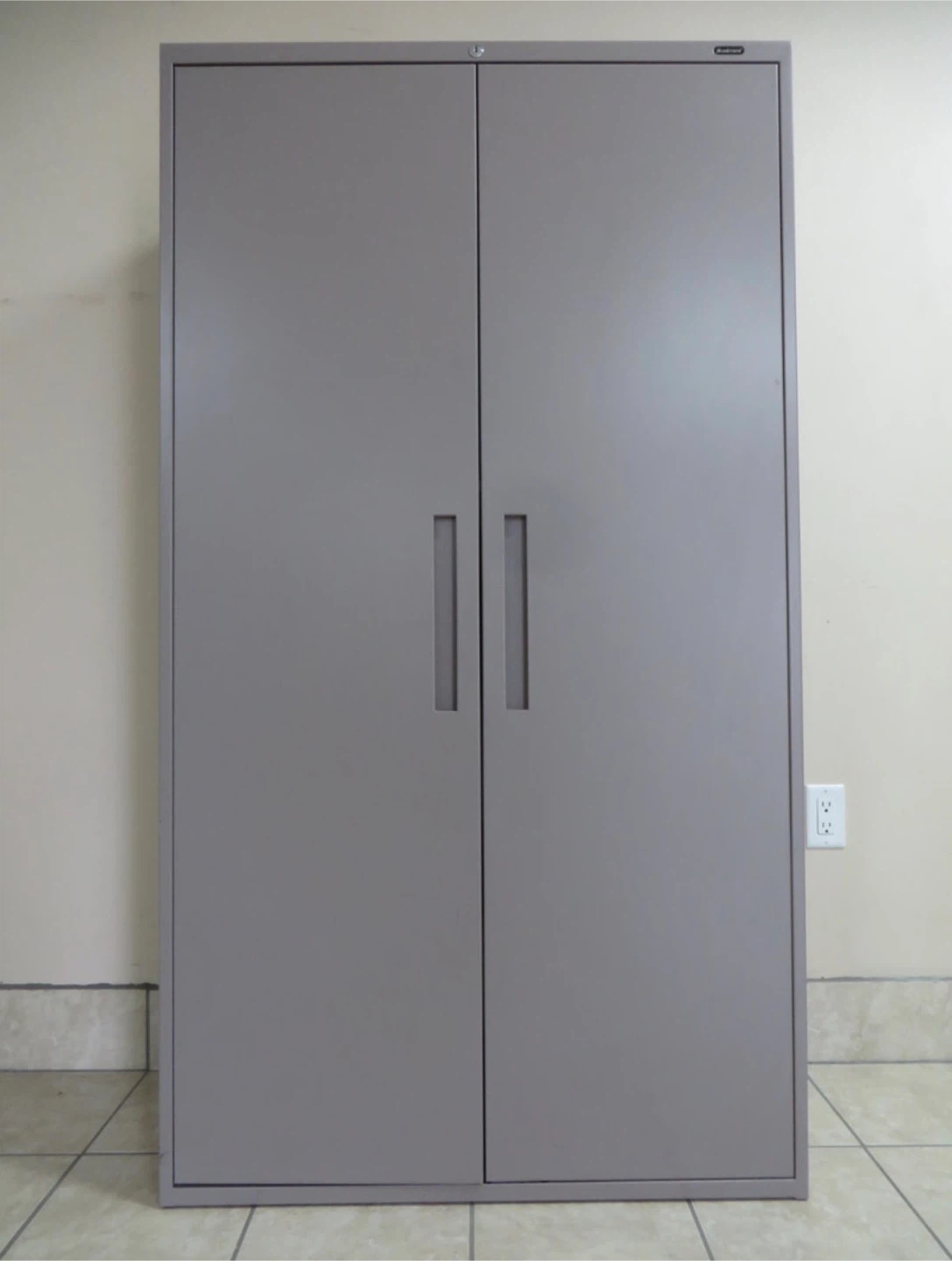Metal Storage Cabinet, Lock and Key - photo 2