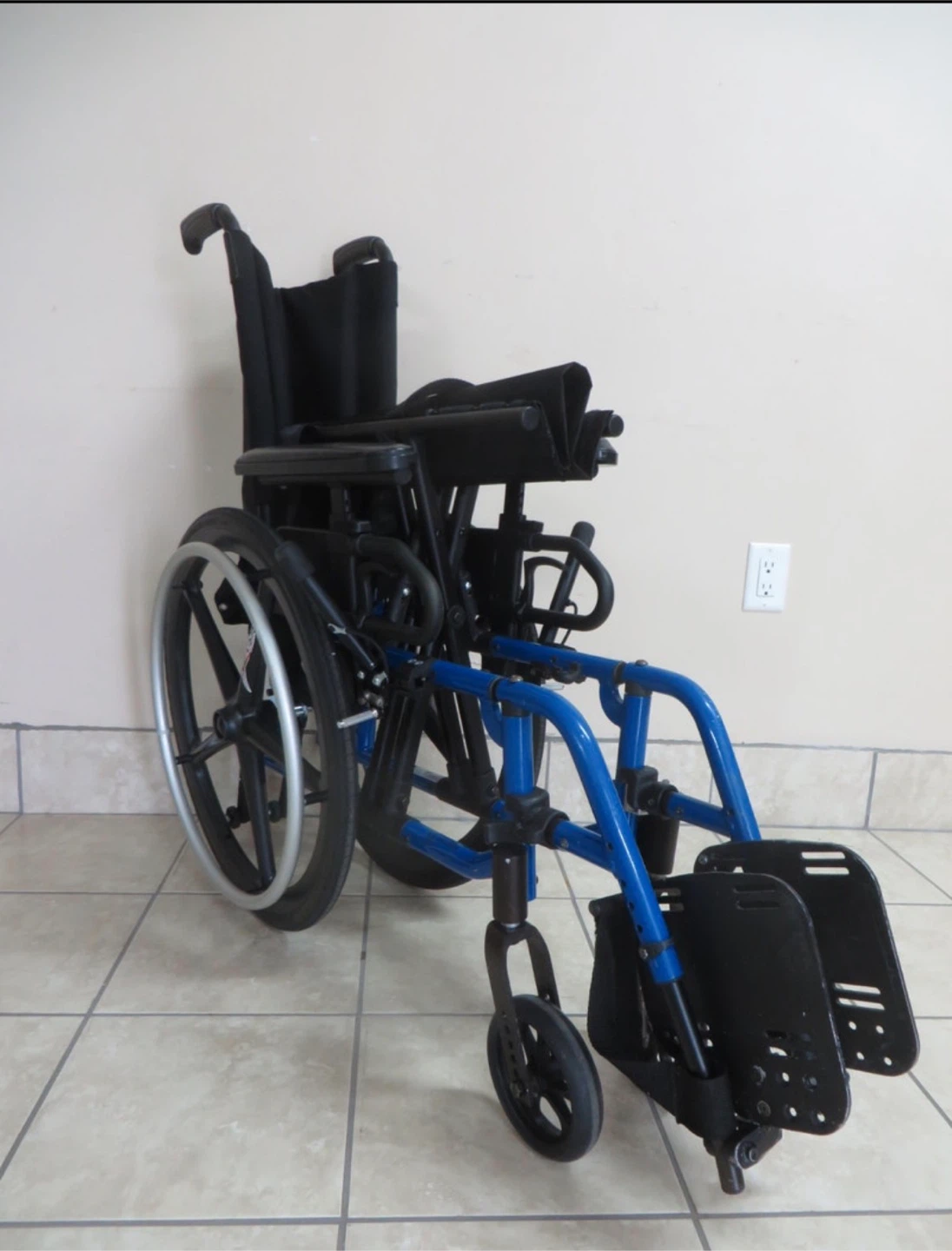 Foldable Wheelchair - photo 2
