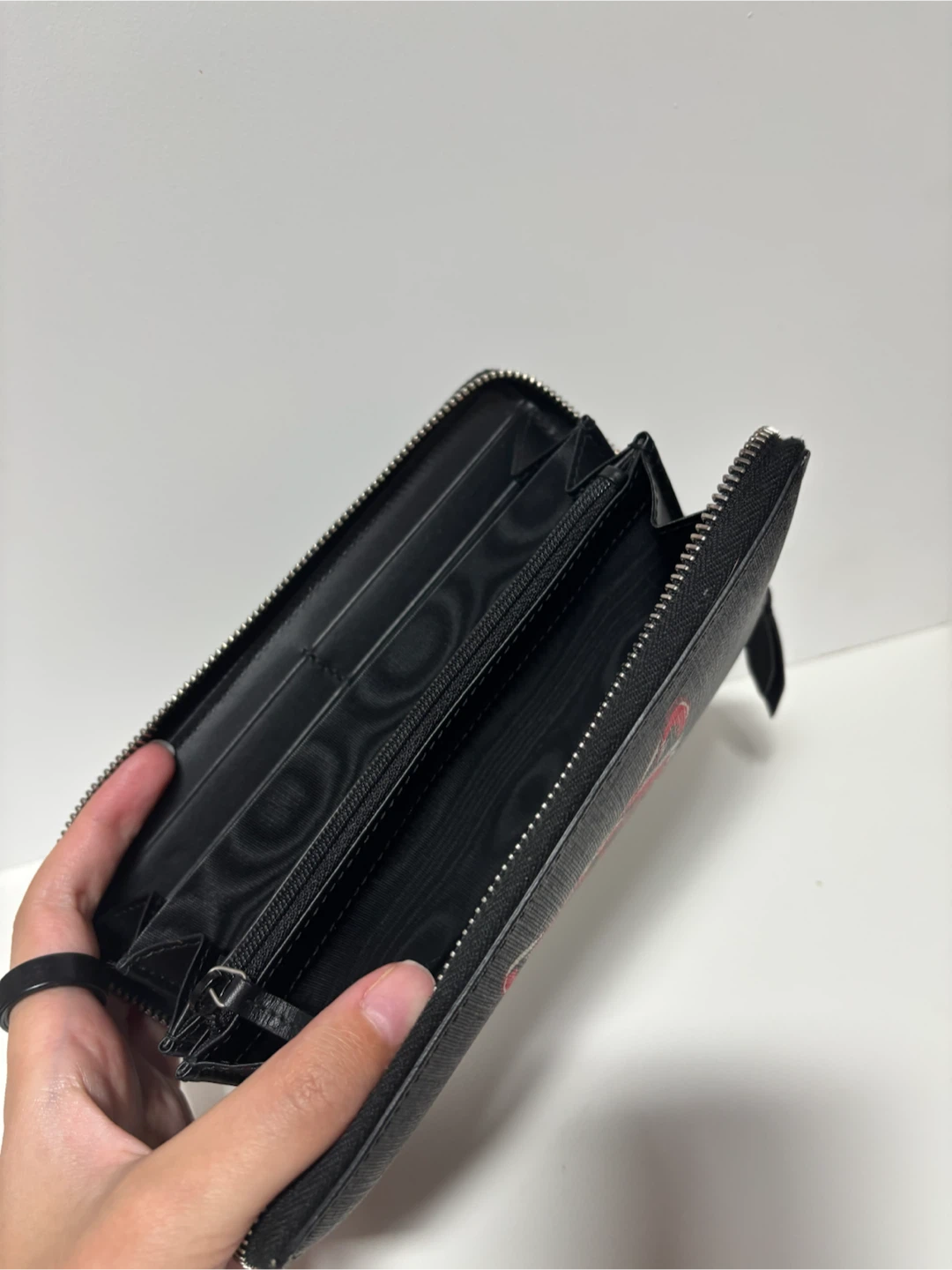 Gucci GG Supreme Wolf Zip Around Wallet - photo 4