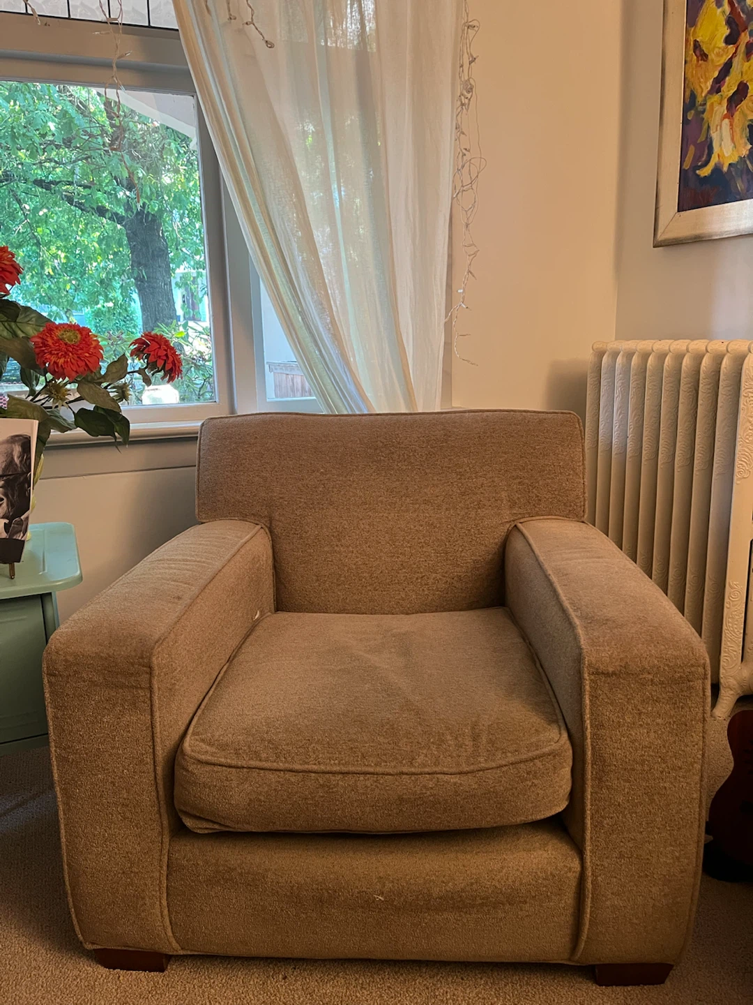 Comfy, clean Armchair