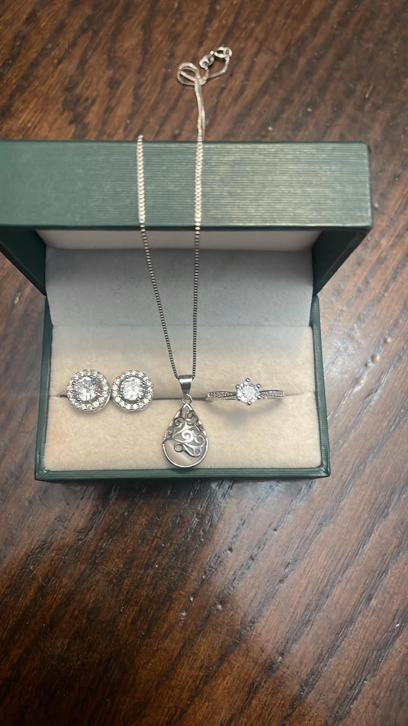 Jewellery set with necklace, ring and earrings