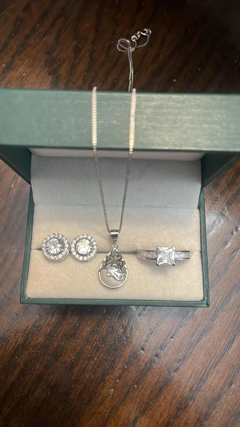 Jewellery set with ring, necklace and earrings