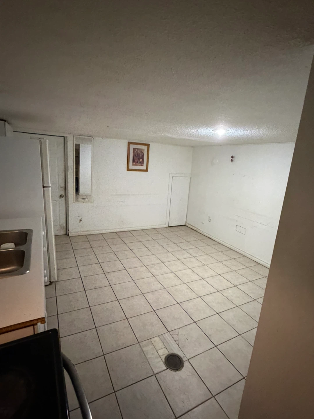 1 bedroom 1 bathroom basement apartment for rent - photo 5