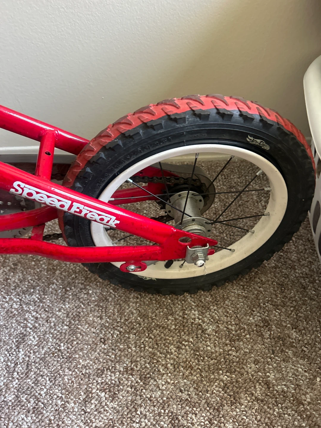 Hot Wheels 14 Inch Kids Bike - Red - photo 4