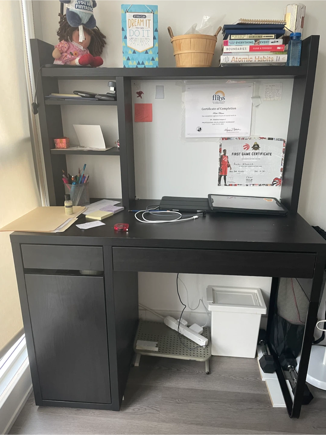 IKEA Micke Desk with Hutch - photo 2